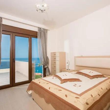 Mond Sea View