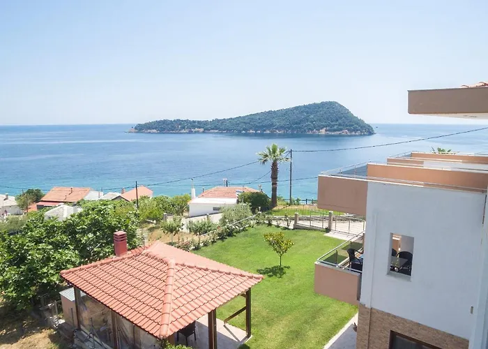 Mond Sea View Apartment Koinira